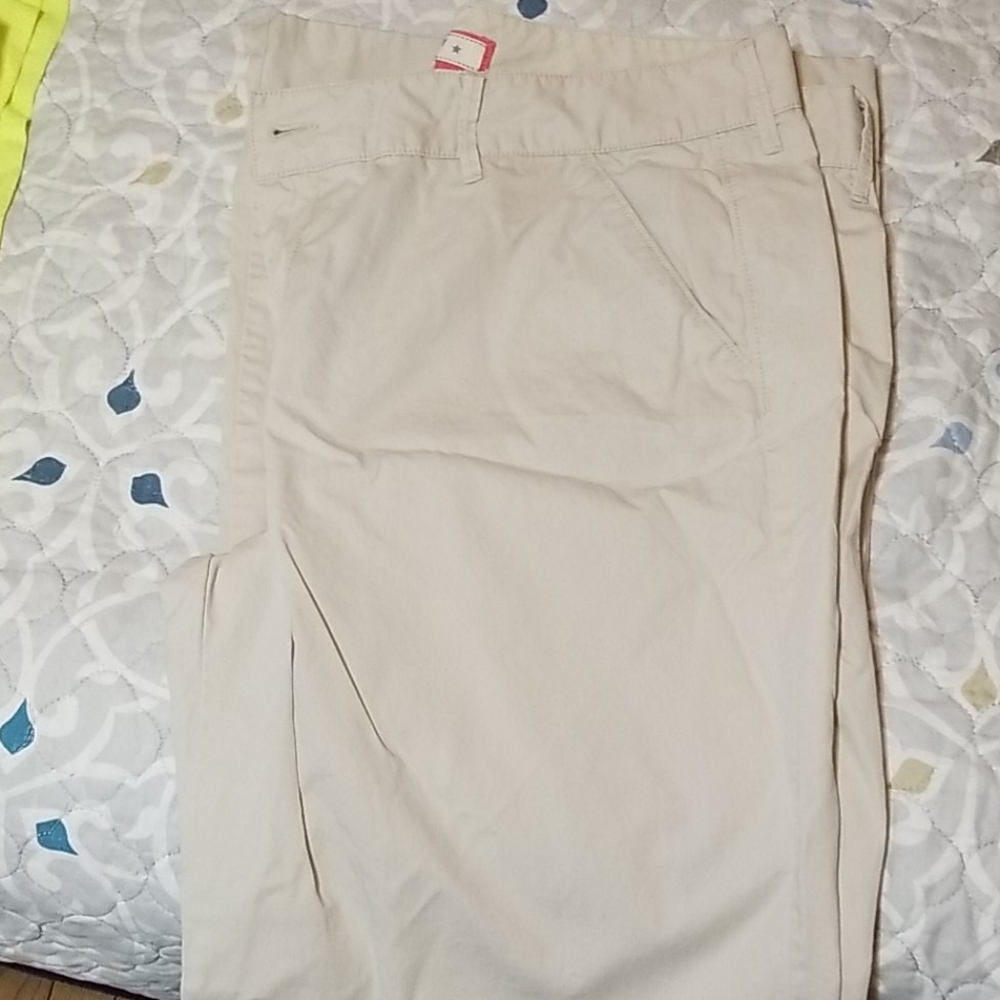 Women's Old Navy Khacki pants